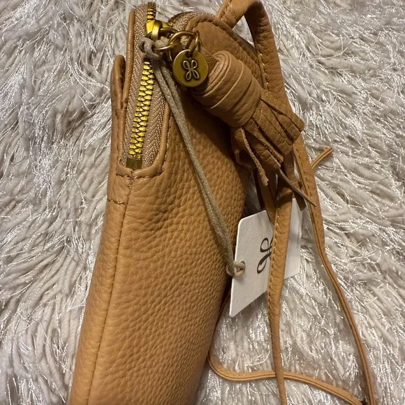 HOBO-Genuine Leather Nila Crossbody - Picture 4 of 7